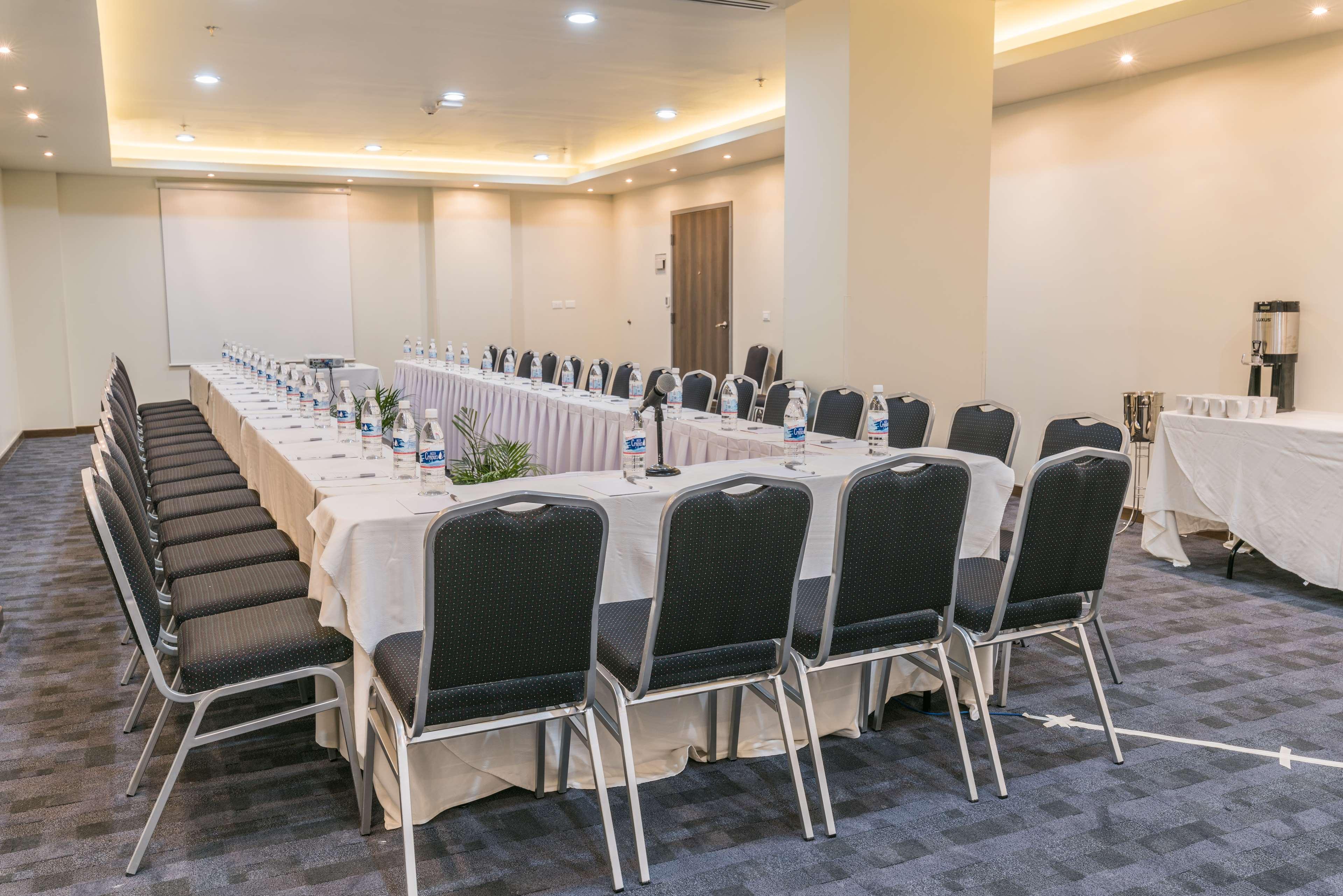Hampton Inn & Suites By Hilton Salamanca Bajio Exterior foto